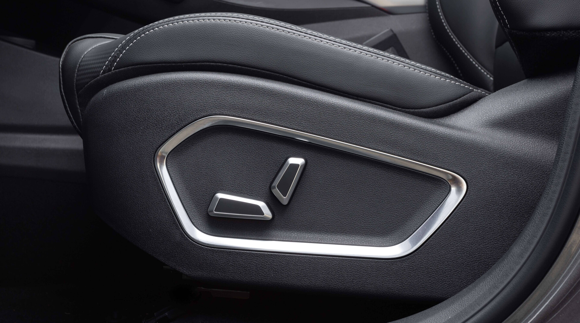 X70 (Рестайлинг) X70 (Рестайлинг)